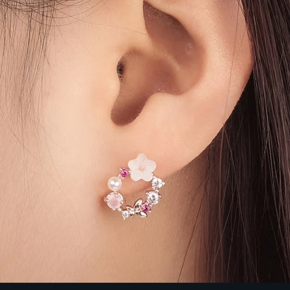 🎊🎊NEW🎊🎊GORGEOUS!! Dainty Wreath Earrings in ROSE GOLD Plating - Picture 5 of 16